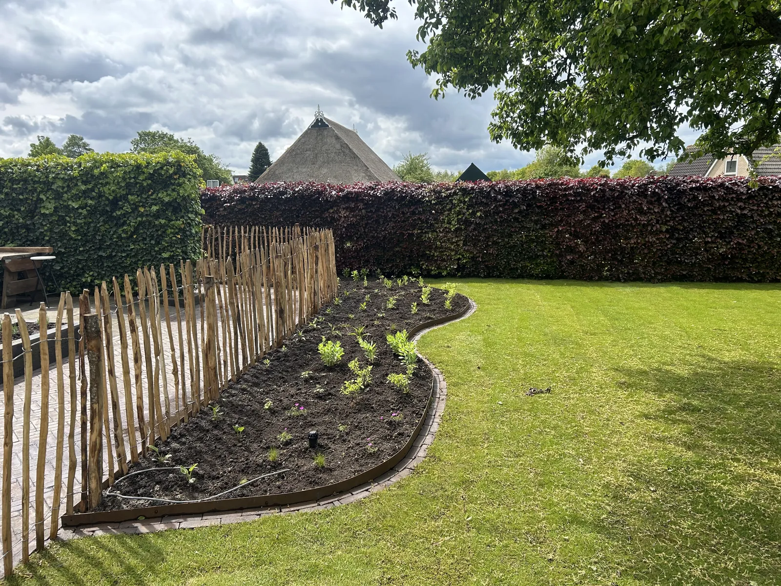 Achtertuin met keramisch terras — foto 3