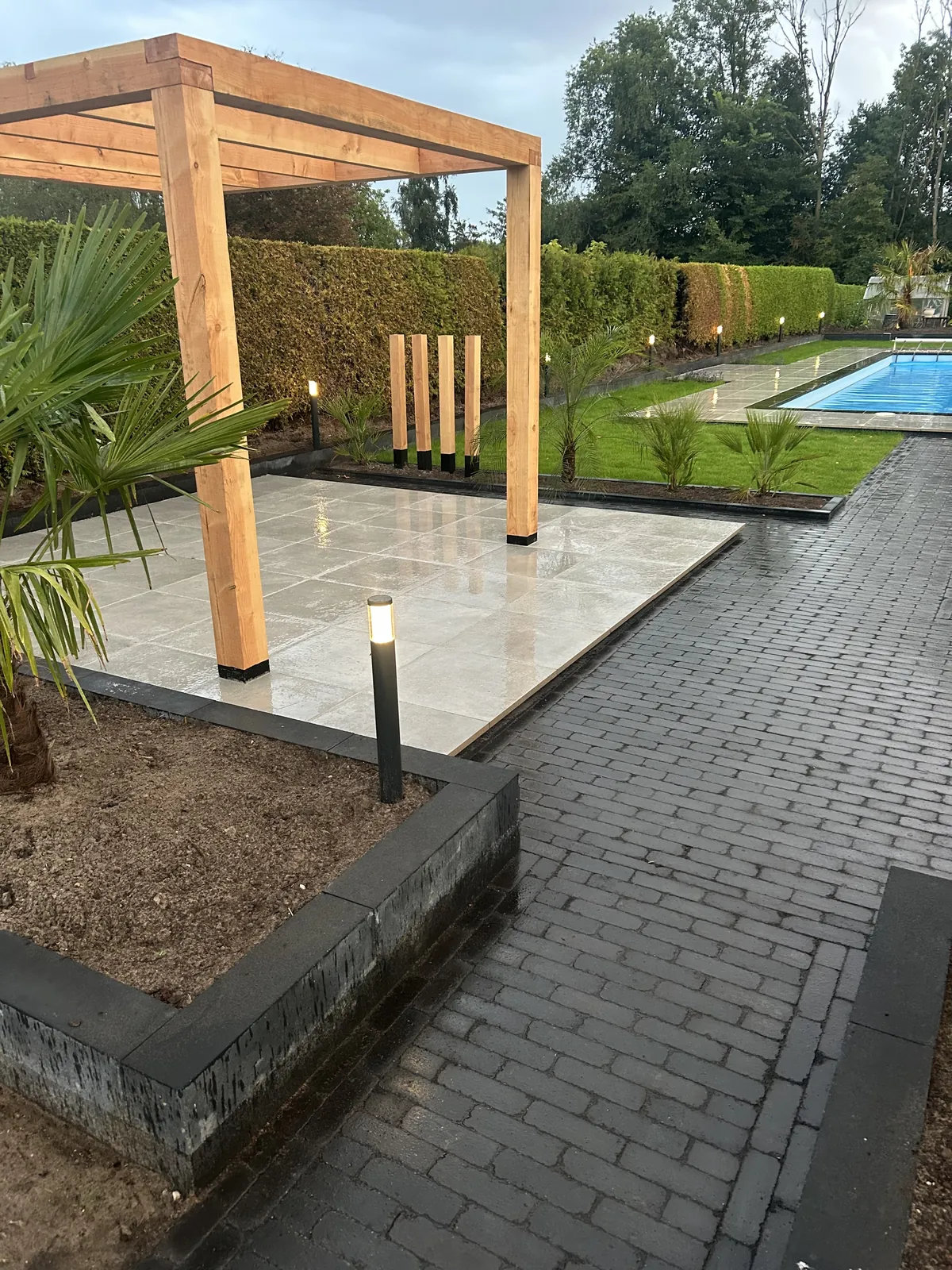 Zwembadtuin met overkapping — foto 5